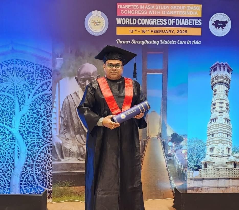 Dr. Vishal Gupta in convocation gown holding his fellowship scroll at the World Congress of Diabetes