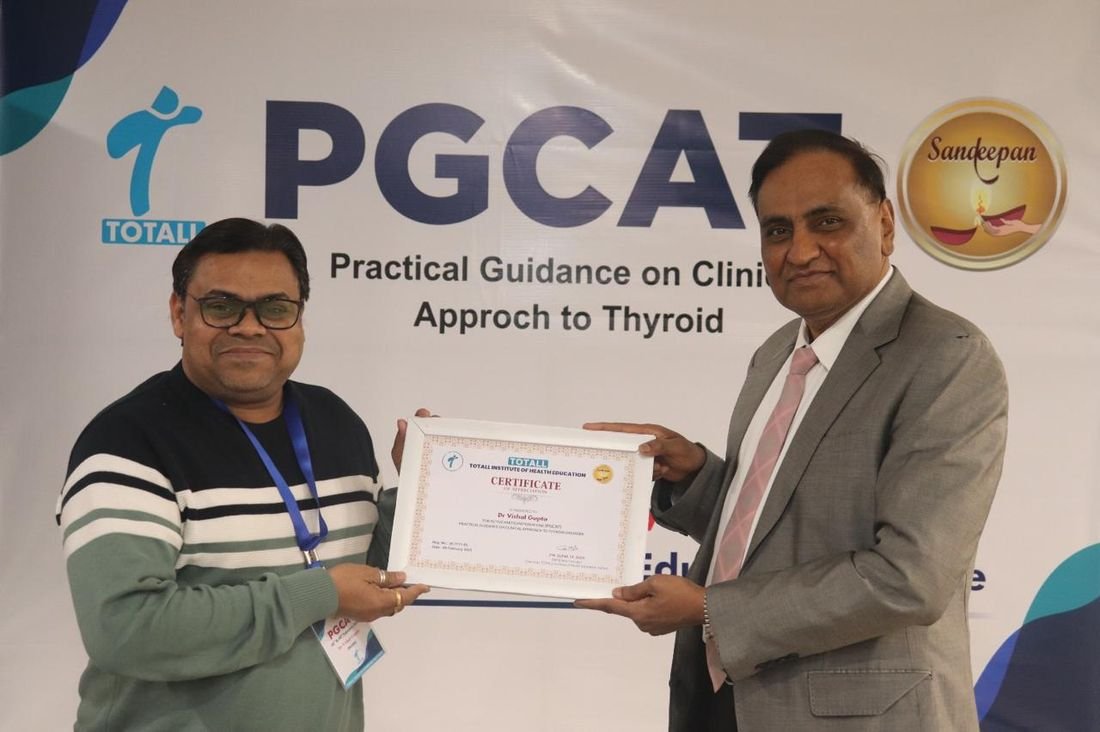 Dr. Vishal Gupta receiving his PGCAT thyroid certificate
